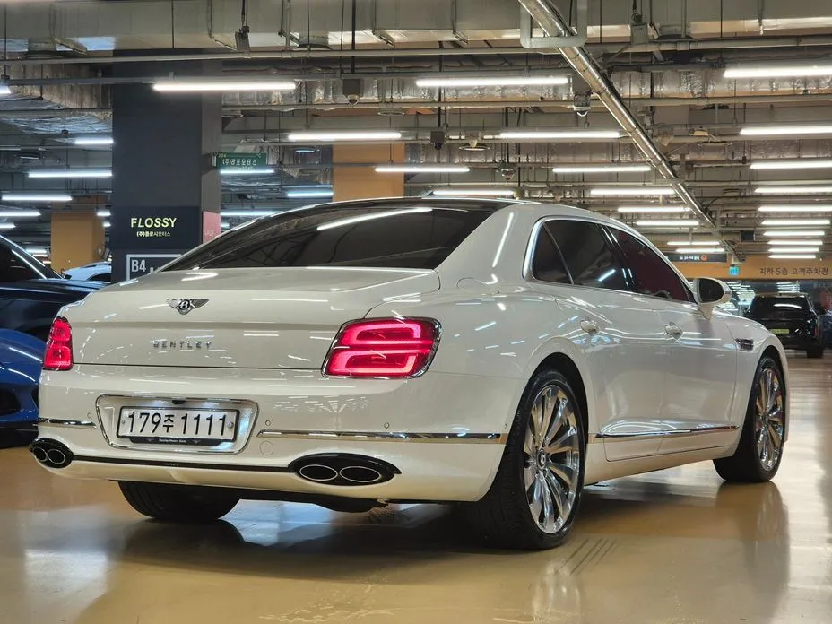 Bentley Flying Spur — фото 9