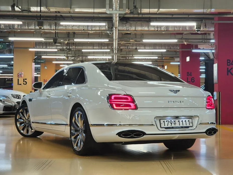 Bentley Flying Spur — фото 5