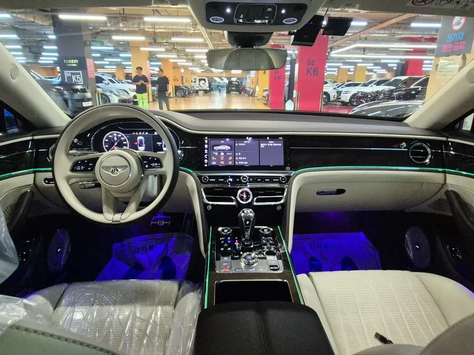 Bentley Flying Spur — фото 10