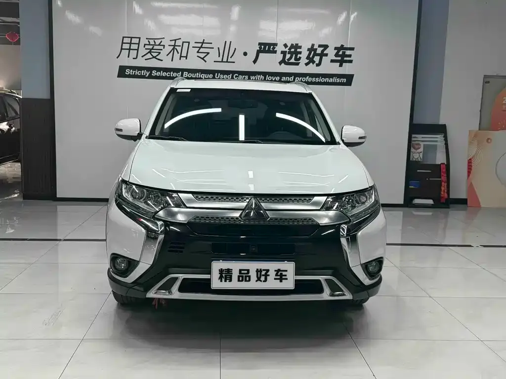 Mitsubishi Outlander — фото 3