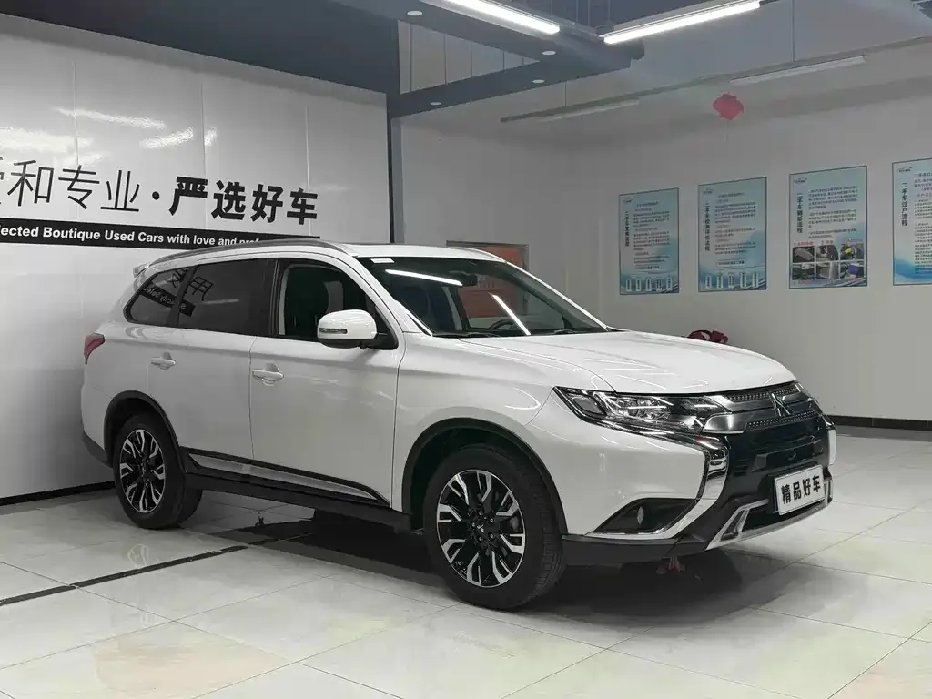 Mitsubishi Outlander — фото 4