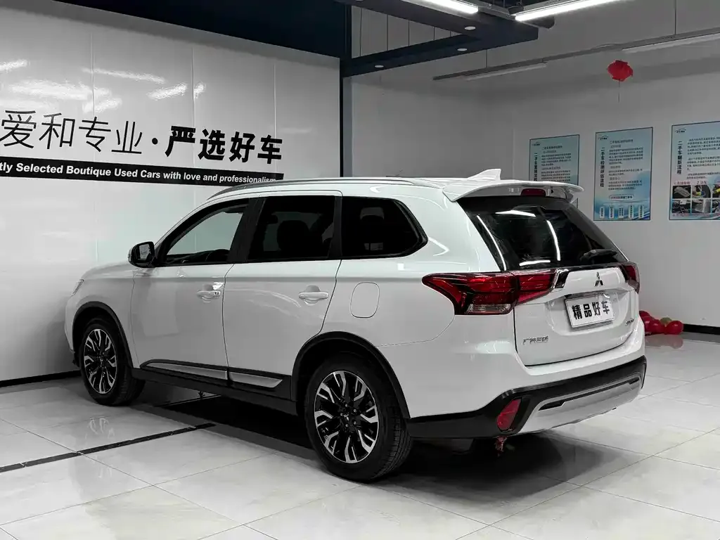 Mitsubishi Outlander — фото 2