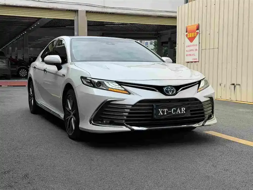 Toyota Camry — фото 6