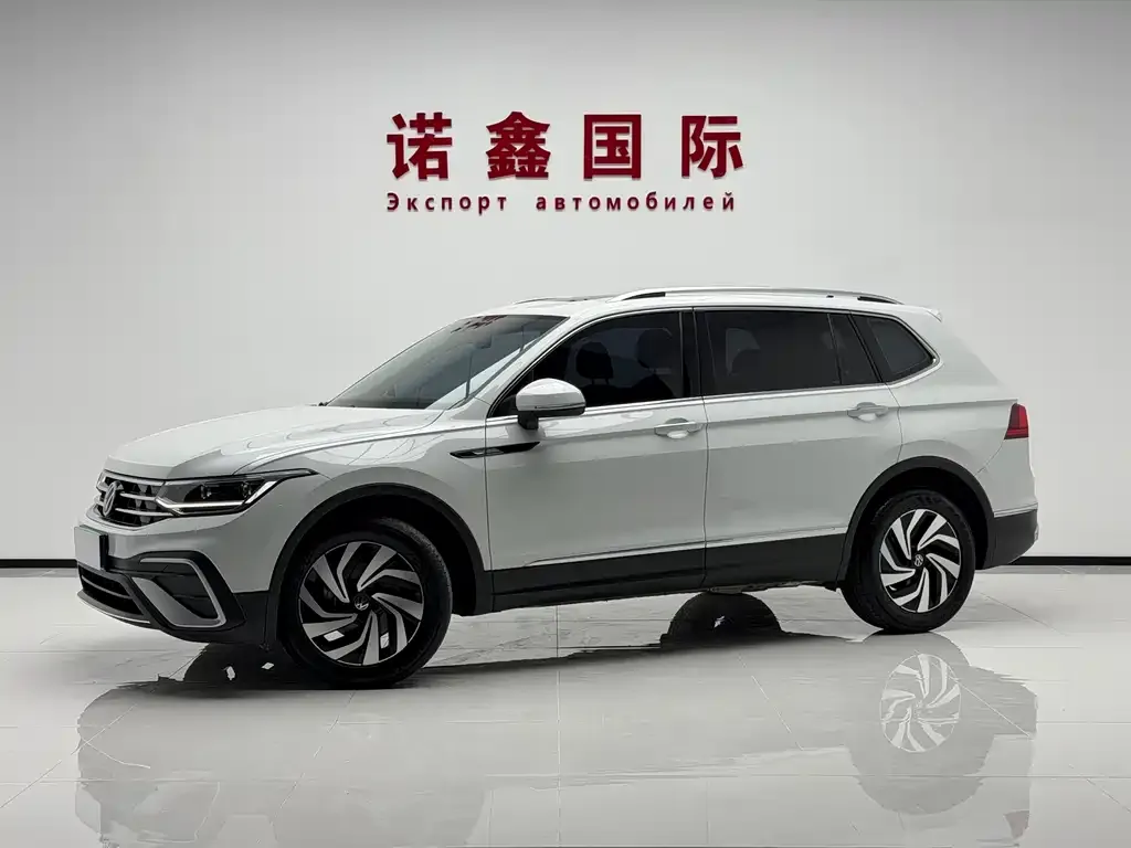 Volkswagen Tiguan L — фото 1