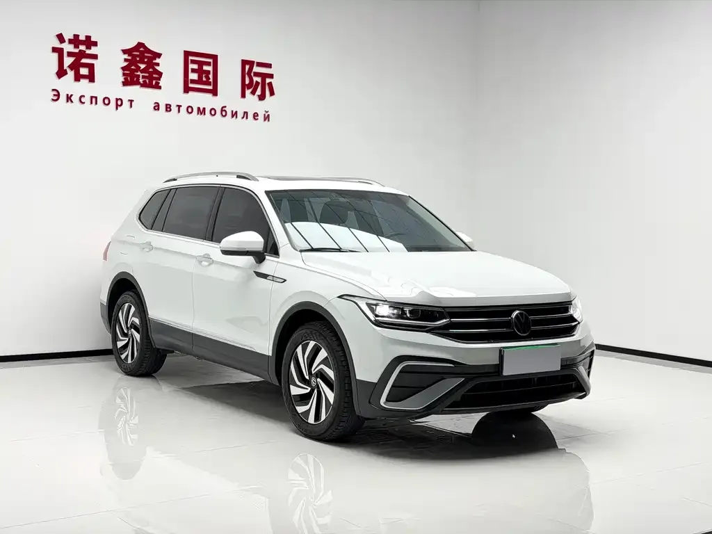 Volkswagen Tiguan L — фото 4