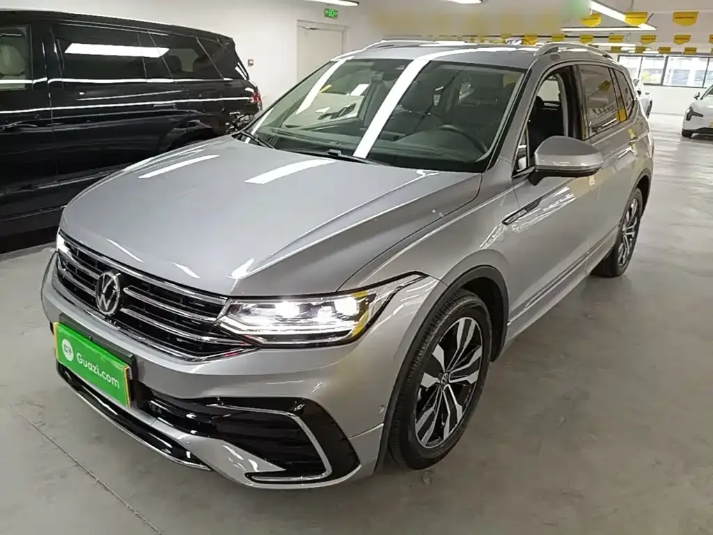 Volkswagen Tiguan L — фото 1