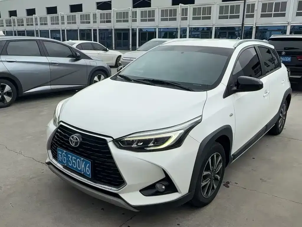 Toyota Yaris L — фото 1
