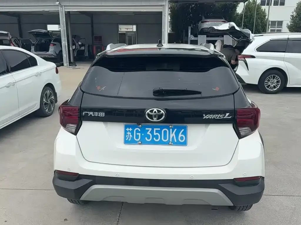 Toyota Yaris L — фото 7