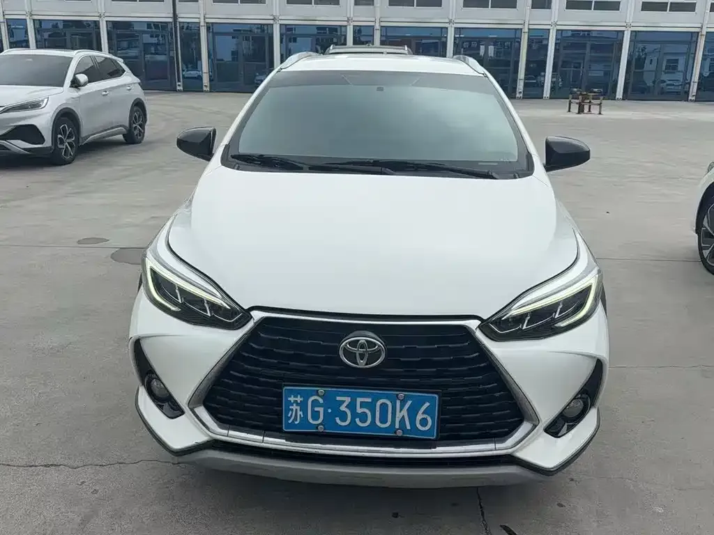 Toyota Yaris L — фото 2