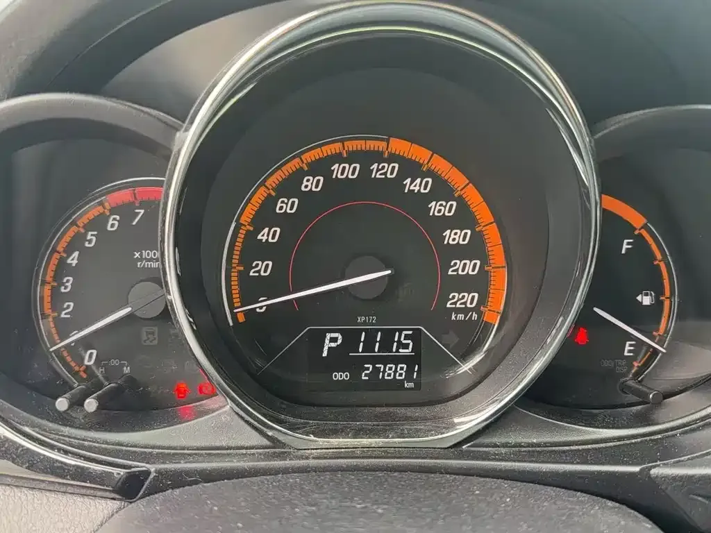 Toyota Yaris L — фото 4