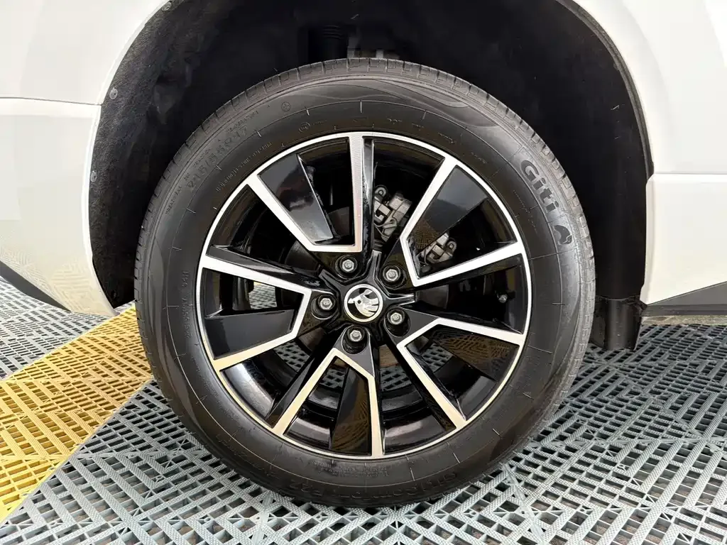 Skoda Karoq — фото 8