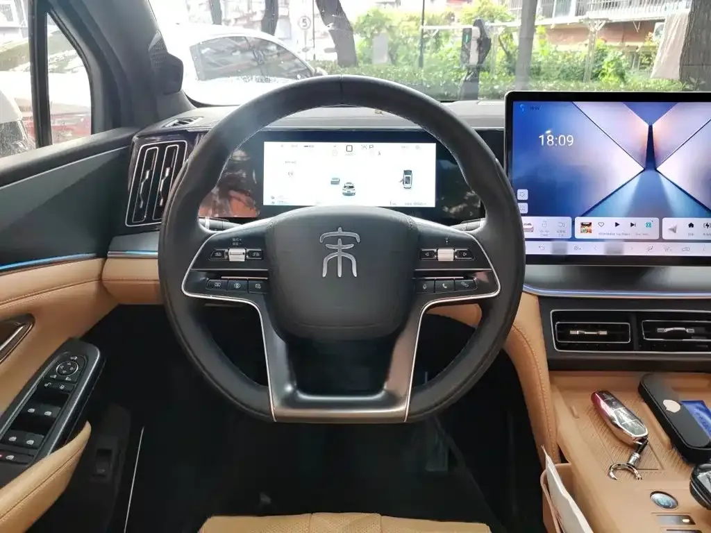 BYD L DM-i — фото 7