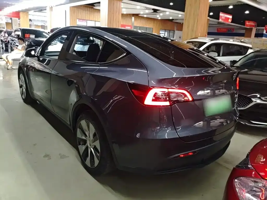 Tesla Model Y — фото 7