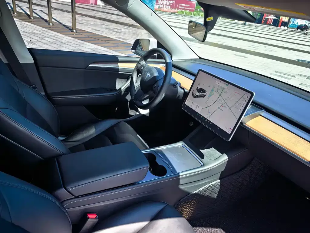 Tesla Model Y — фото 7