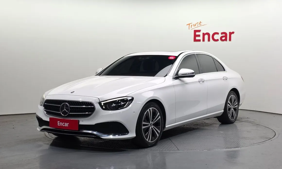 Mercedes-Benz E-Class — фото 1
