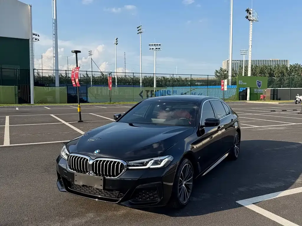 BMW 5 Series — фото 1