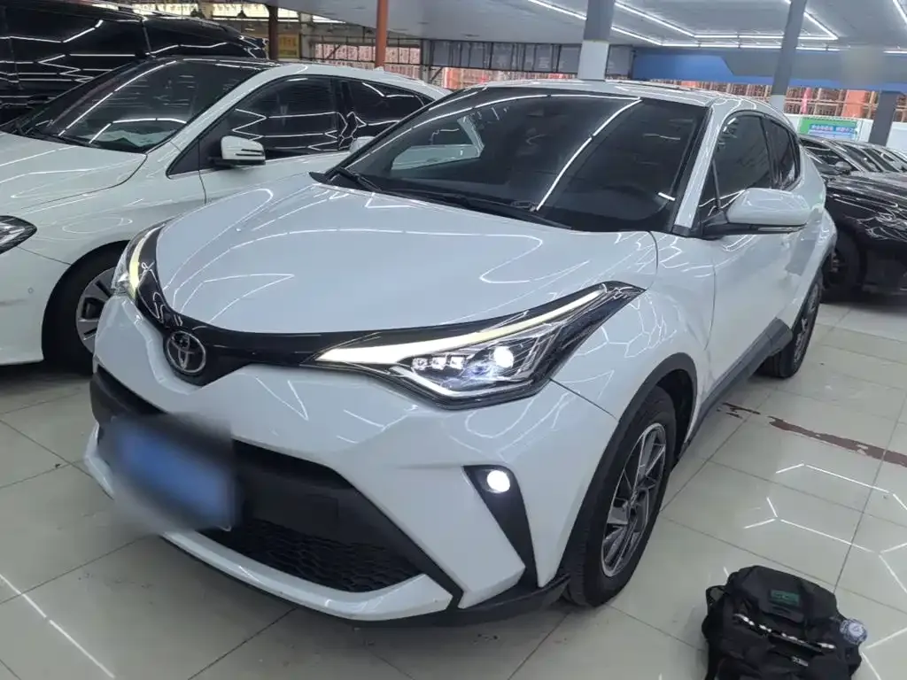 Toyota C-HR — фото 1