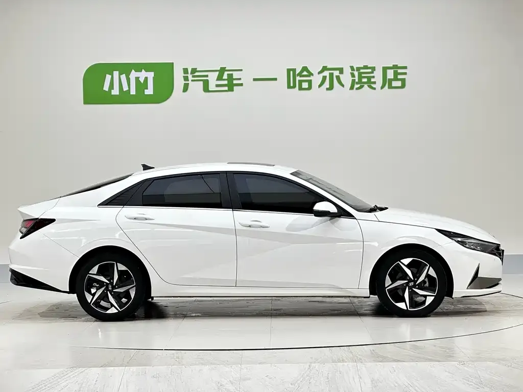 Hyundai Elantra — фото 3