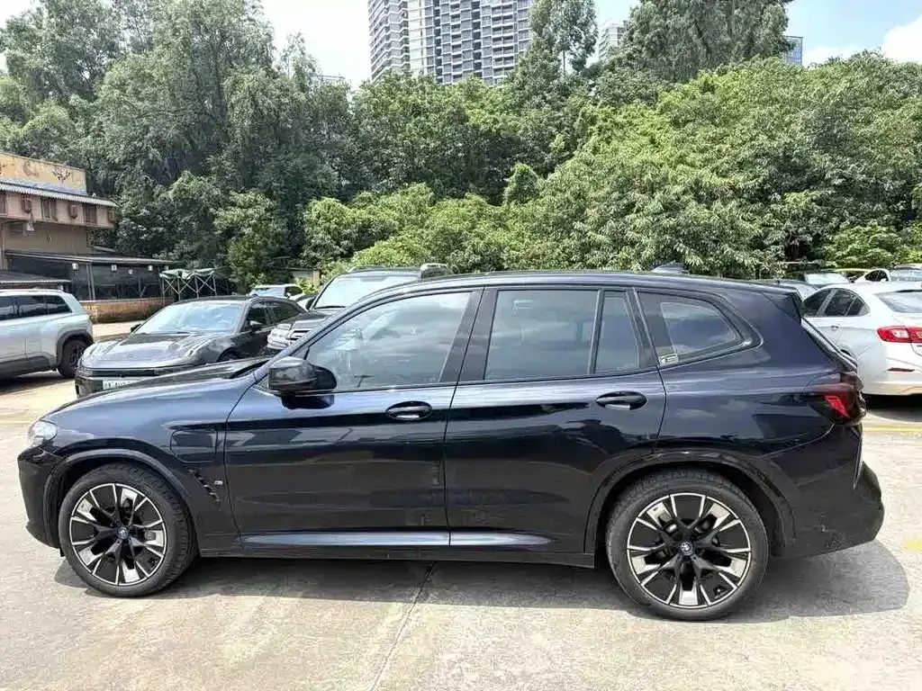 BMW iX3 — фото 8