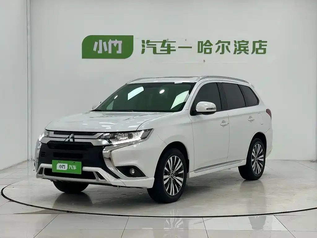 Mitsubishi Outlander — фото 1