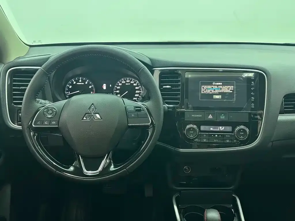 Mitsubishi Outlander — фото 10