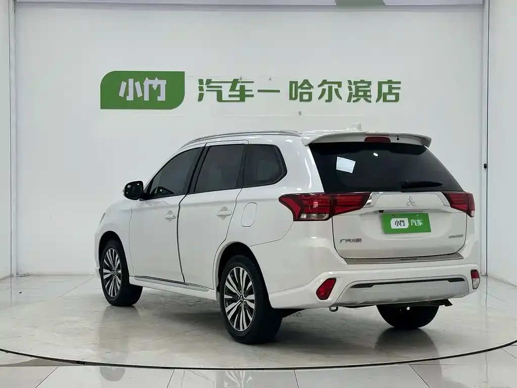 Mitsubishi Outlander — фото 2