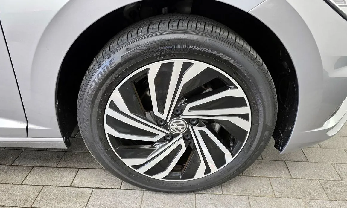 Volkswagen Jetta — фото 10