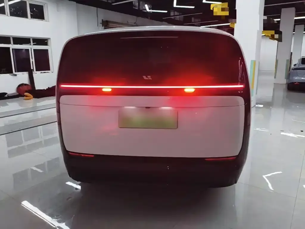 Li Auto MEGA — фото 4