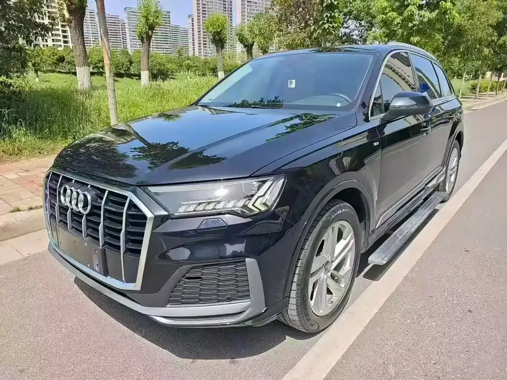 Audi Q7 — фото 1