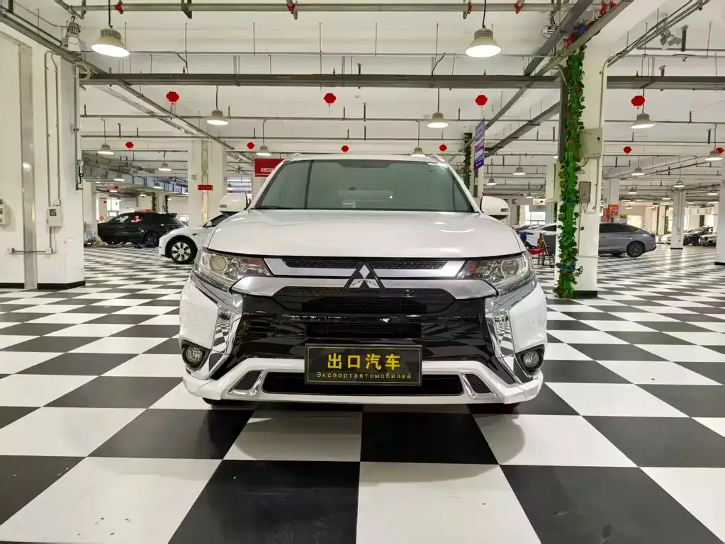 Mitsubishi Outlander — фото 10