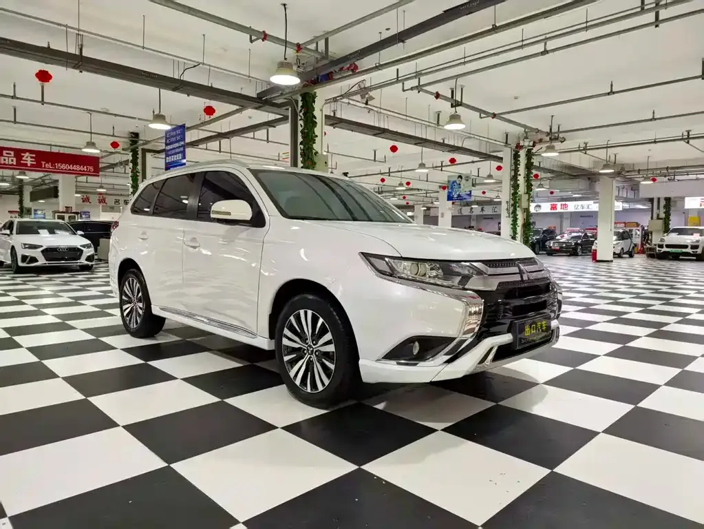 Mitsubishi Outlander — фото 6