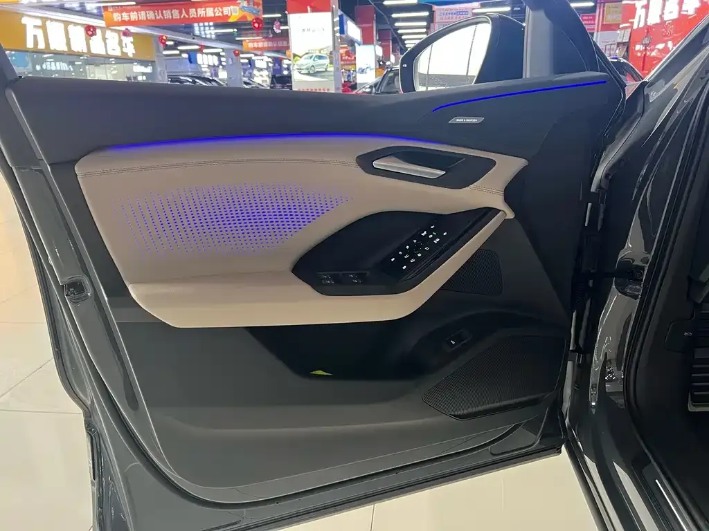 Audi Q6L e-tron — фото 4