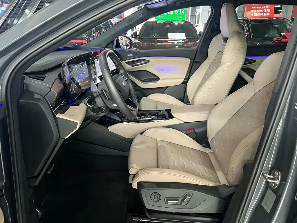 Audi Q6L e-tron — фото 2
