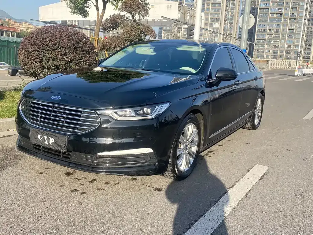 Ford Taurus — фото 1