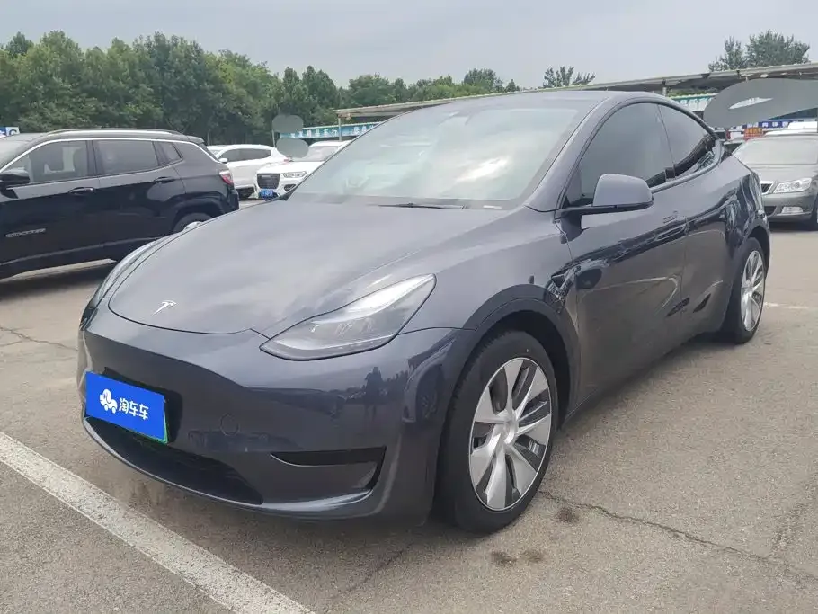 Tesla Model Y — фото 1