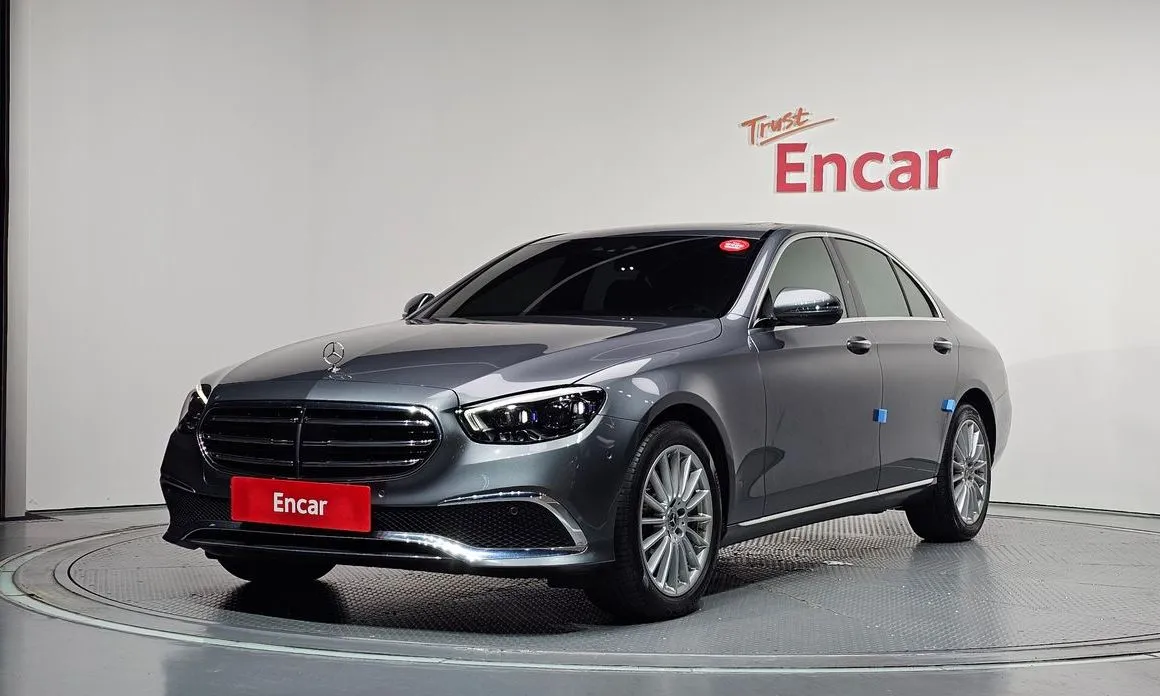 Mercedes-Benz E-Class — фото 1