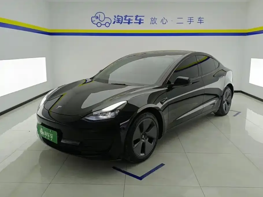 Tesla Model 3 — фото 1