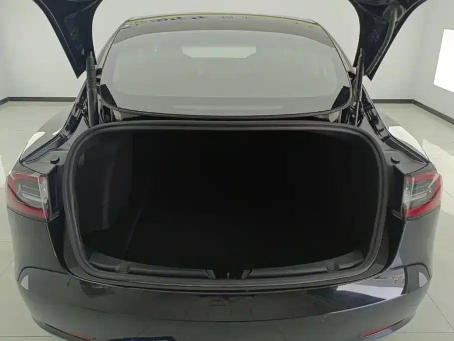 Tesla Model 3 — фото 5