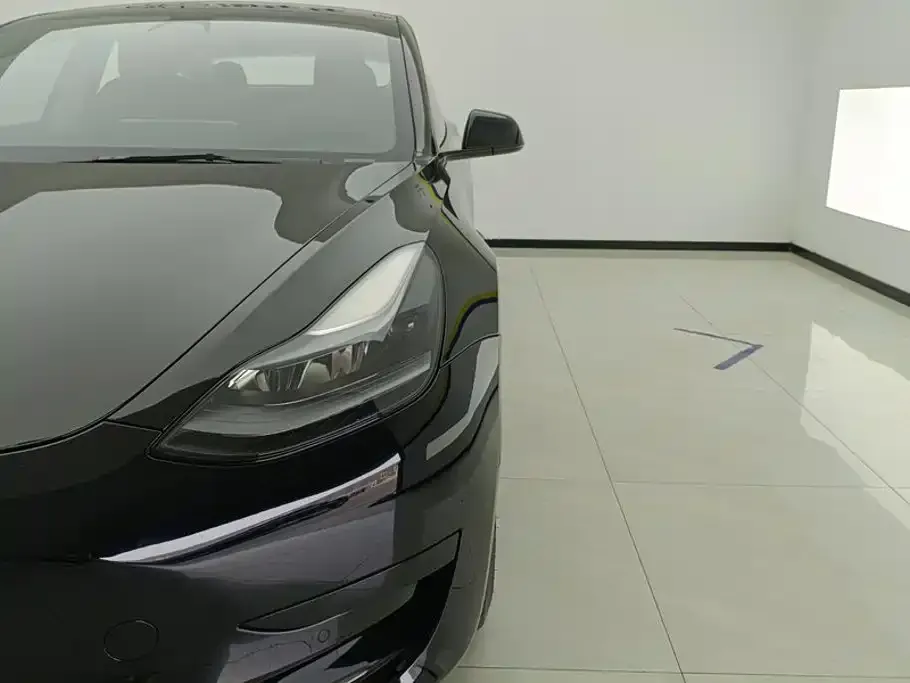 Tesla Model 3 — фото 3