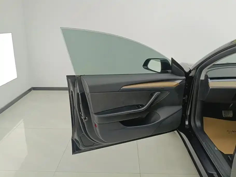 Tesla Model 3 — фото 6