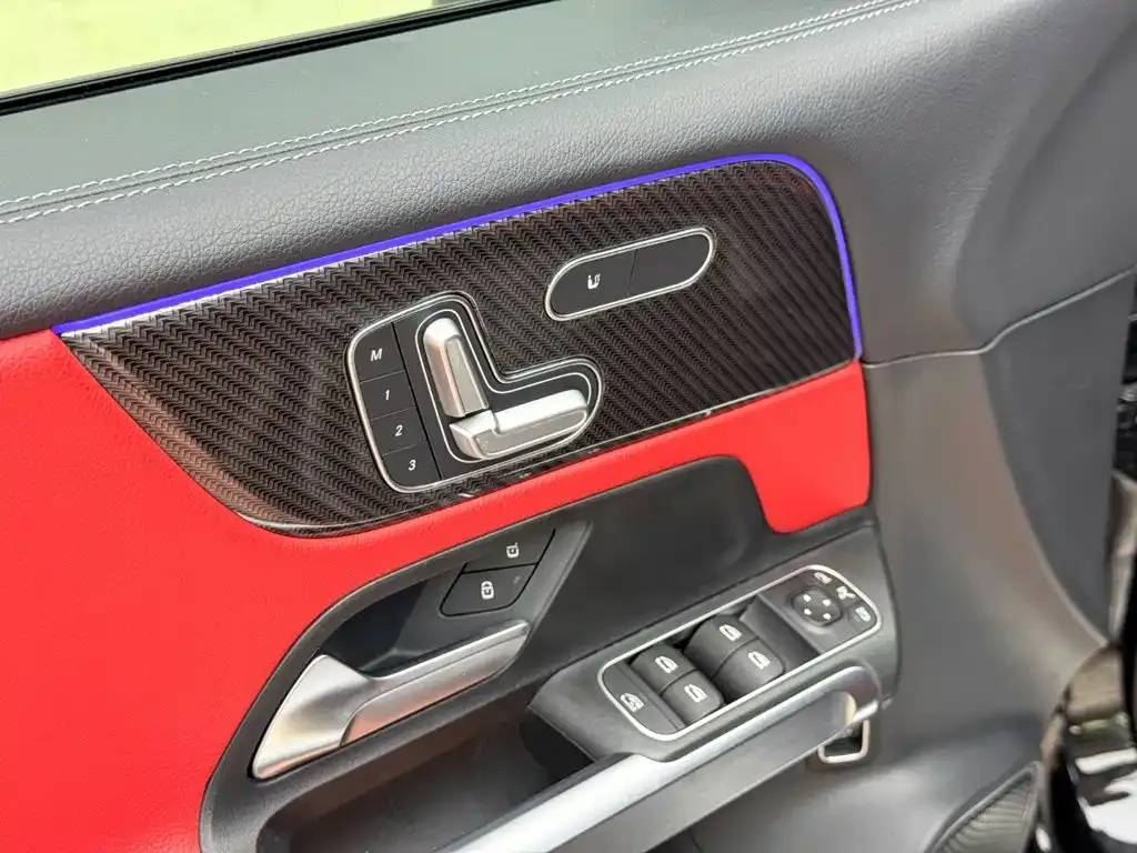Mercedes-Benz GLB AMG — фото 9