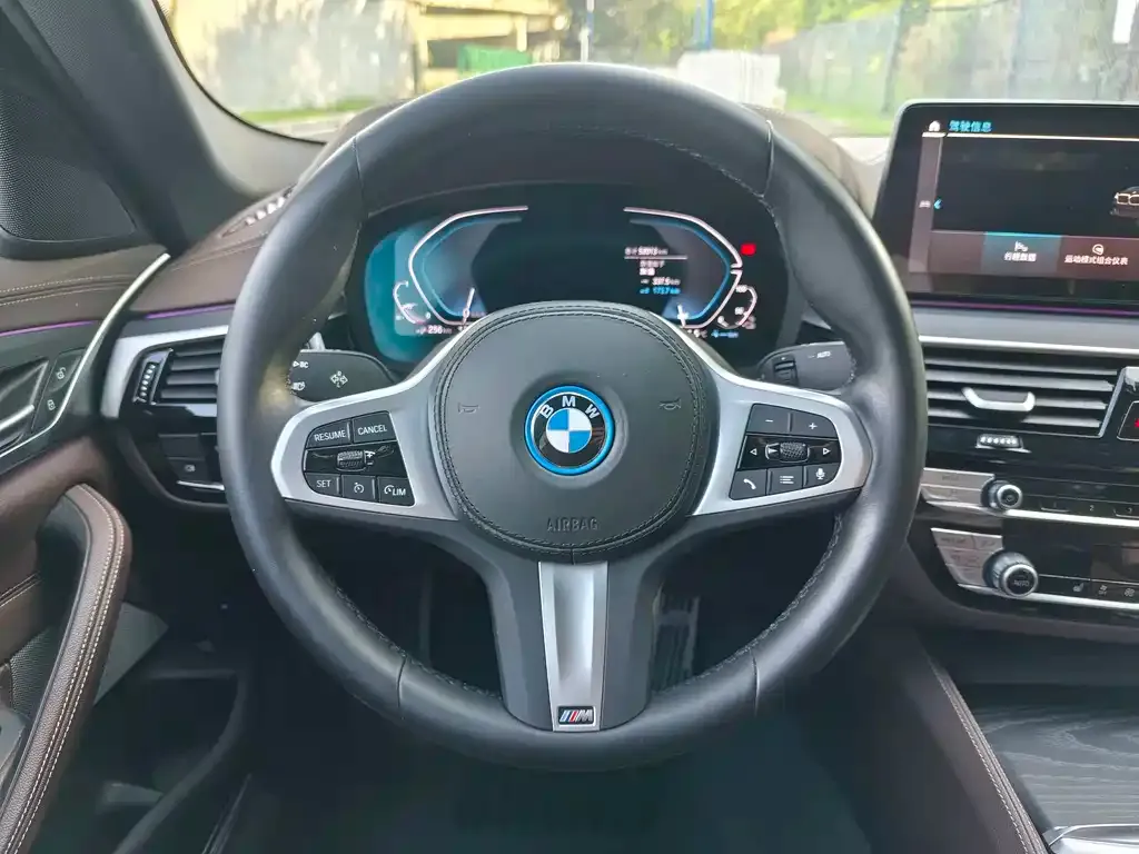 BMW 5 Series New Energy — фото 10
