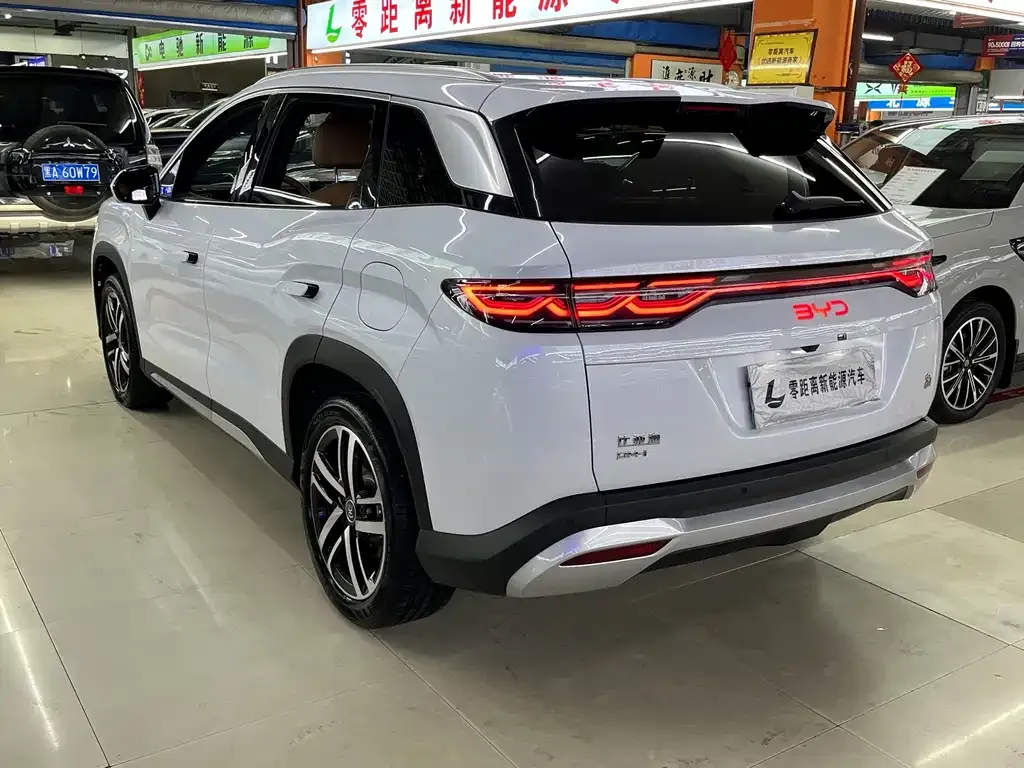 BYD L DM-i — фото 6