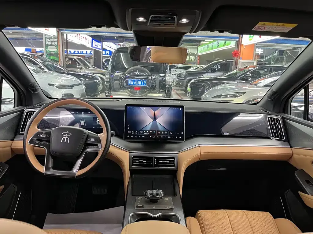 BYD L DM-i — фото 9