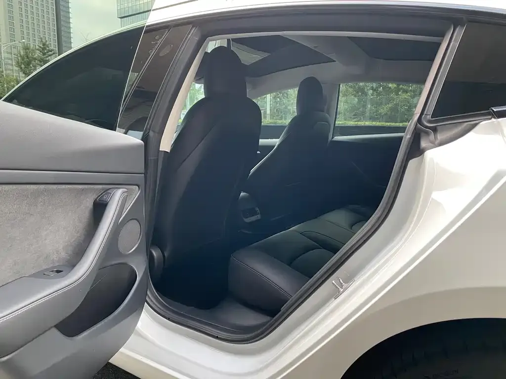 Tesla Model 3 — фото 4