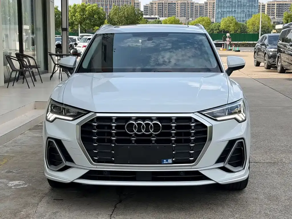 Audi Q3 — фото 1