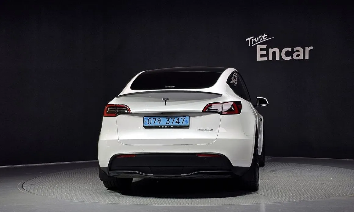 Tesla Model Y — фото 8