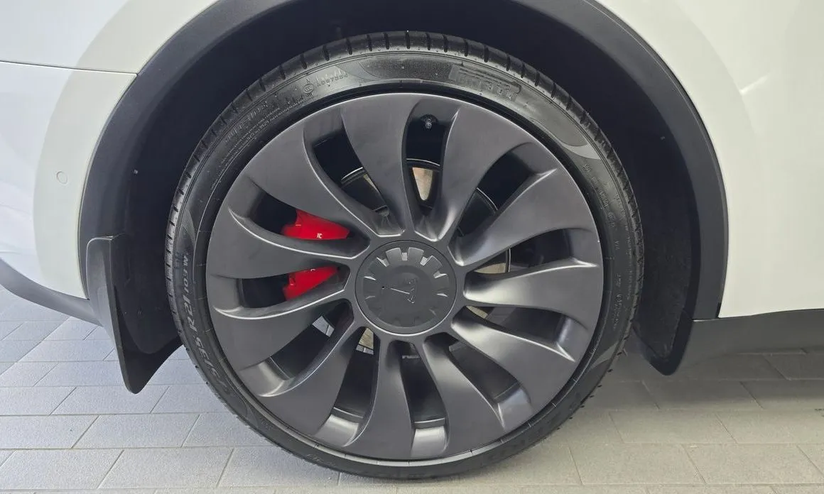 Tesla Model Y — фото 6