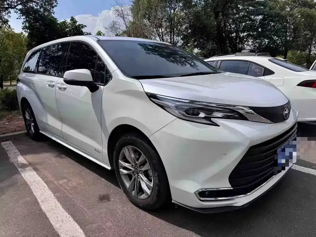 Toyota Sienna — фото 4