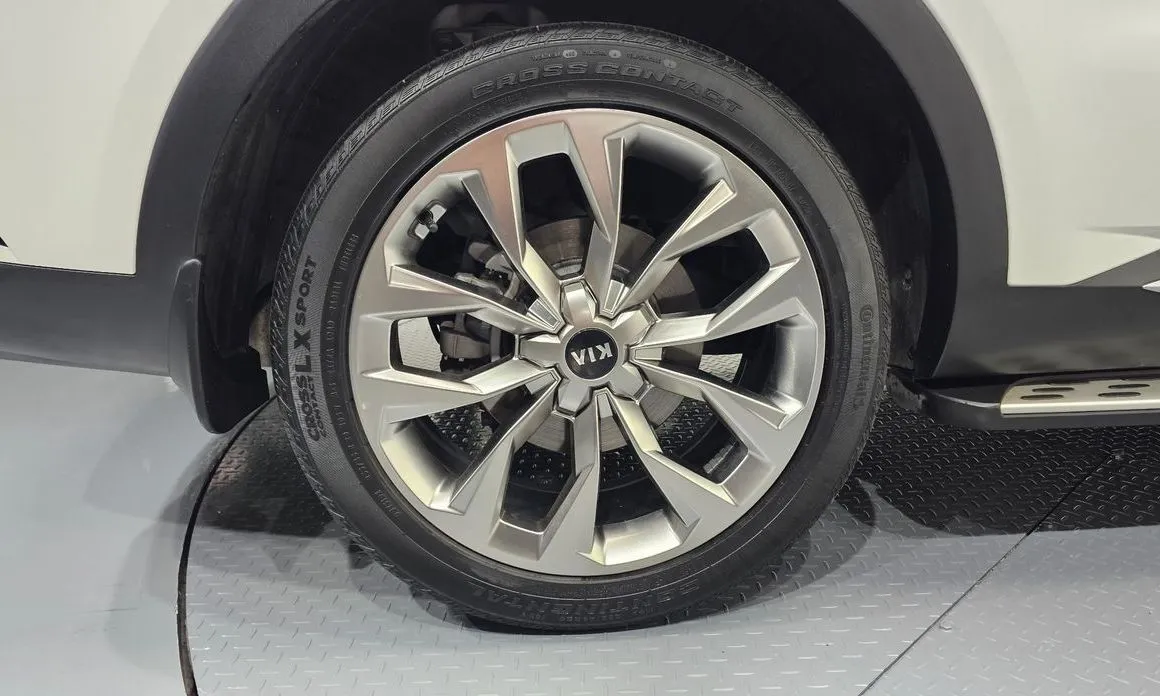 Kia Sorento — фото 8